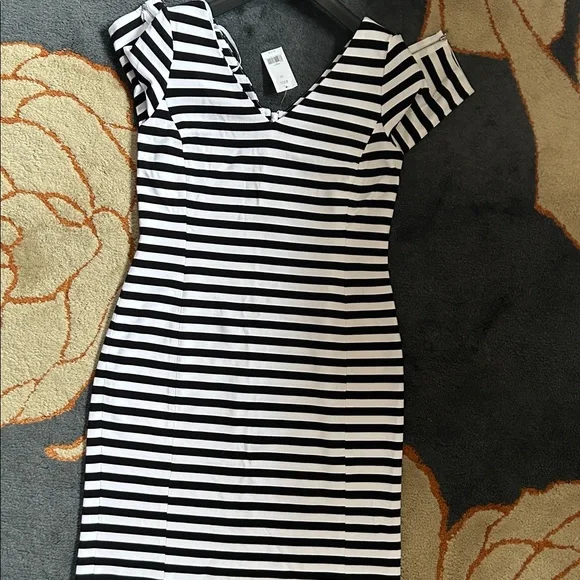 😍Perfect for Summer NWT - Banana Republic Navy & White Striped Dress | Size 10 - Picture 6 of 8